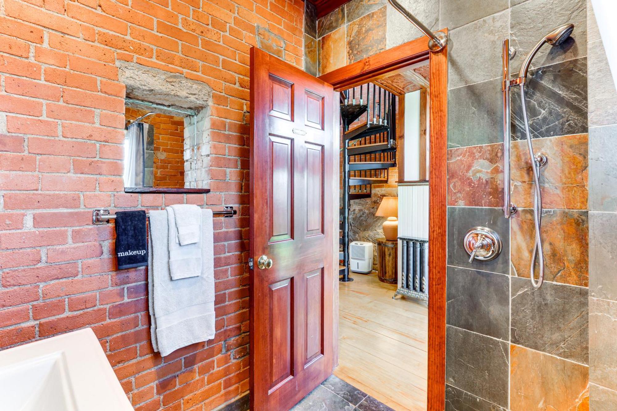 Downtown Essex Apartment - Steps To River! מראה חיצוני תמונה